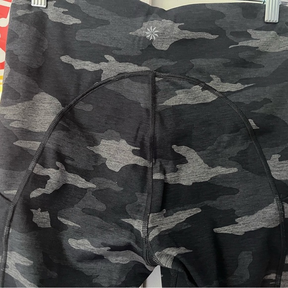 Athleta Ultimate Camo 7/8 Tights with Stash Pockets Size Small - Picture 6 of 14
